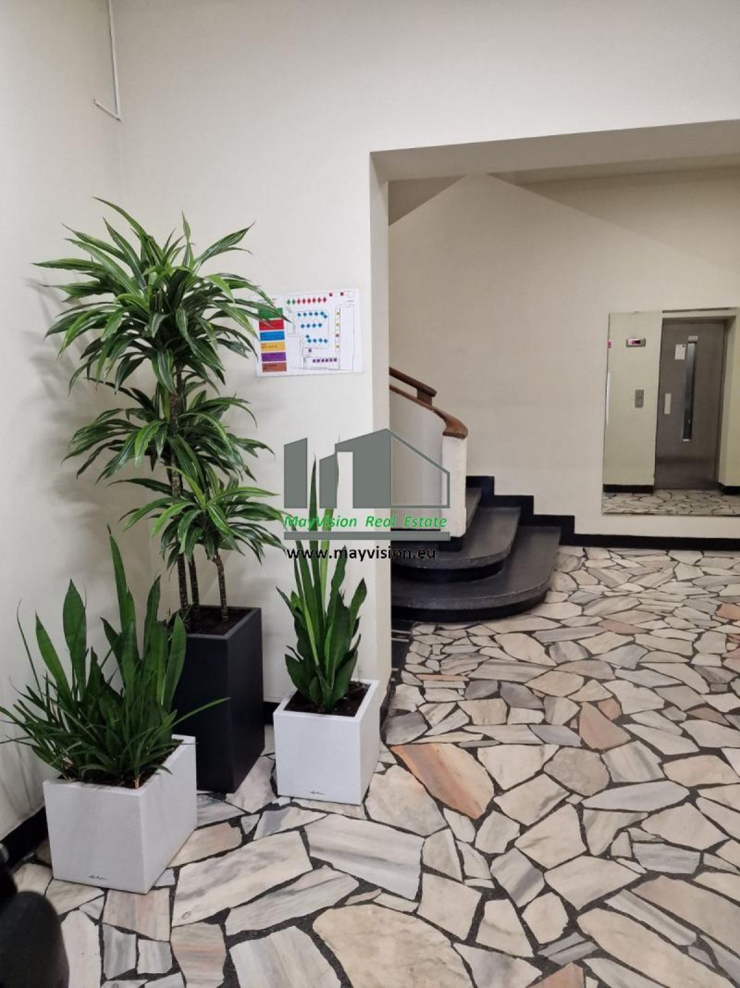 Commercial in Oborishte - Property Details 1