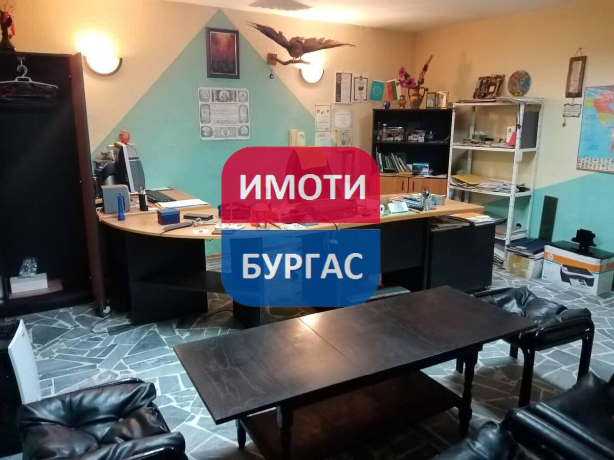 Търговски имот в Възраждане - Детайли за имота 1