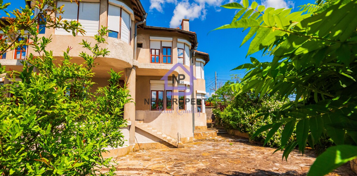 House in Laka - Property Details 1