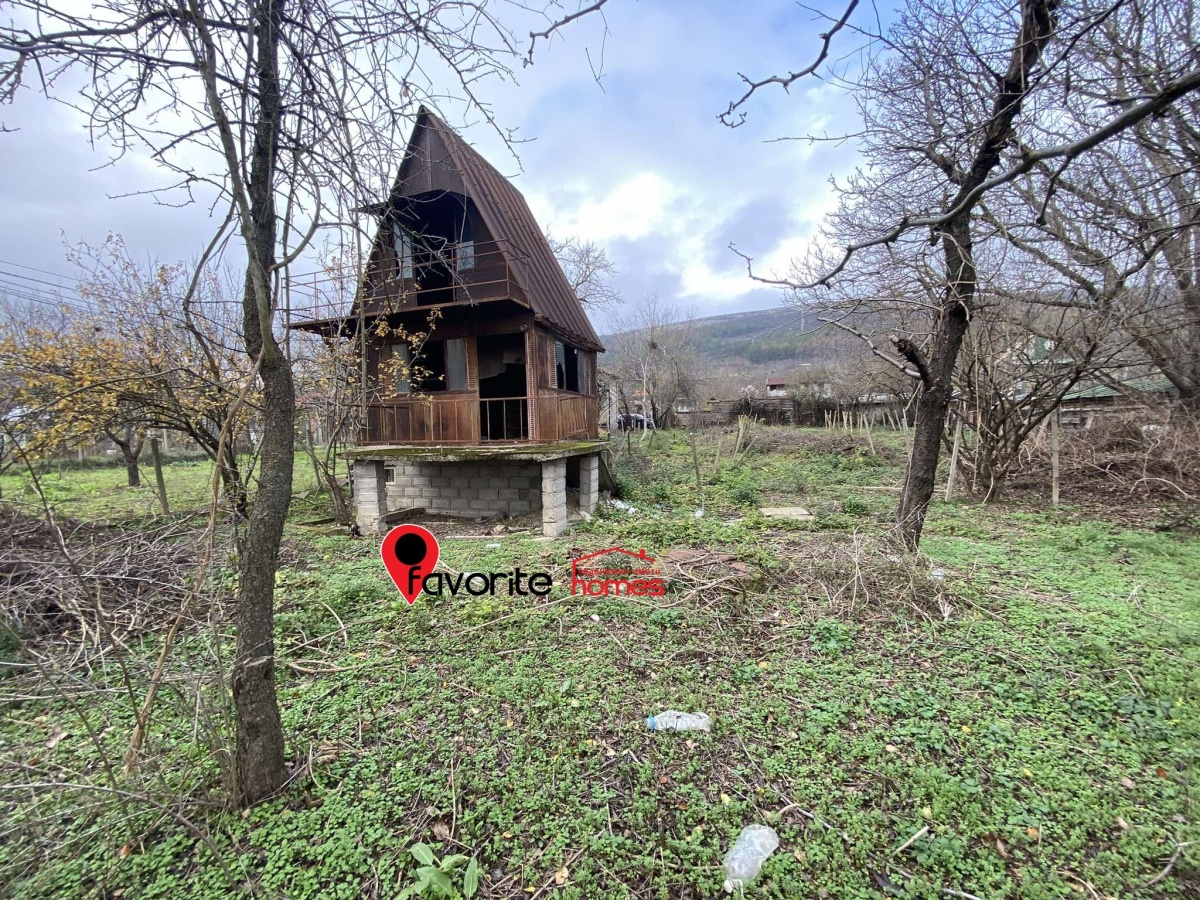 Къща в м-т Под Манастира - Детайли за имота 1