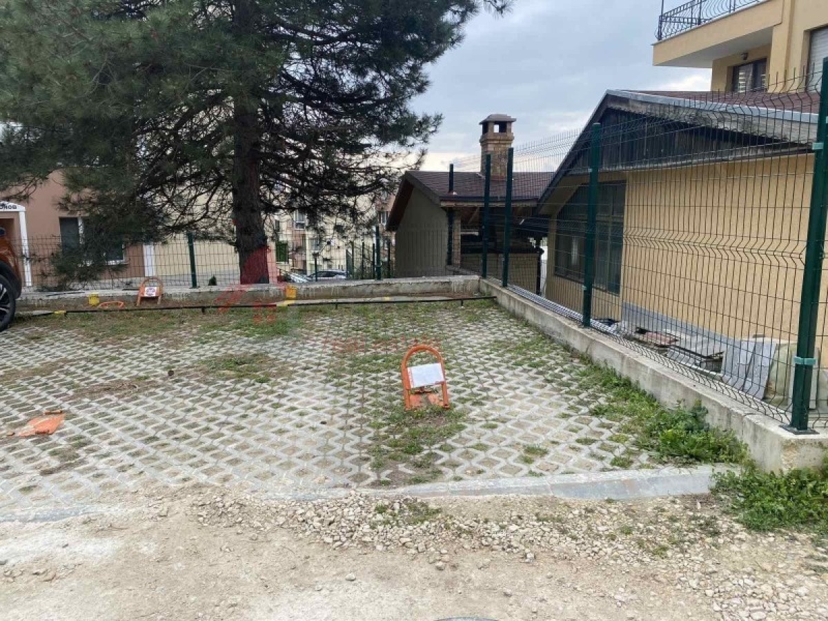 Garage in Pchelina - Property Details 1