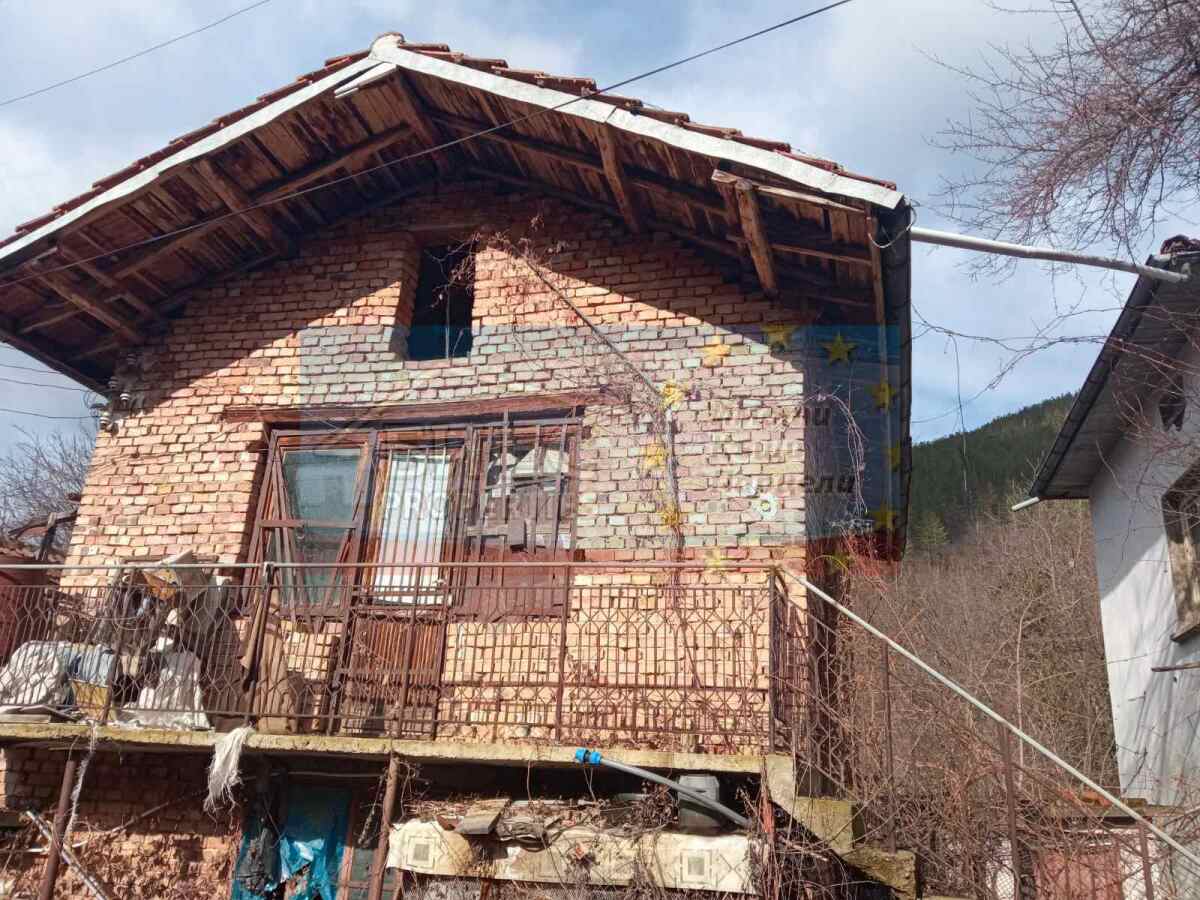 House in Lopyan - Property Details 1